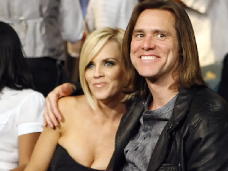 und-deswegen-weiter-Auf-52-findet-Jim-Carrey-seine-Freundin-Jenny-McCarthy