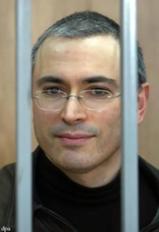 Dies-erfaehrt-der-einstige-Oligarch-Michail-Chodorkowski-Kaum-wird-er-politisch-unbequem-wird-ihm-der-Prozess-gemacht-und-er-ins-Gefaengnis-geschickt