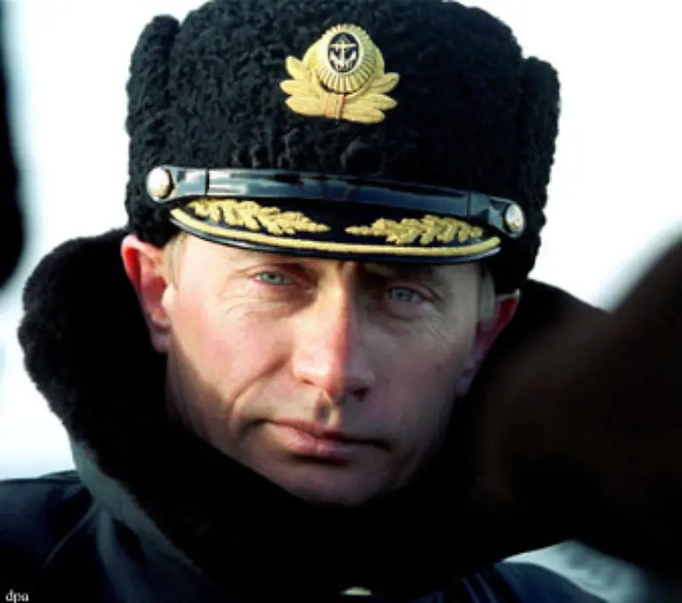Nicht-nur-in-seinen-Personalentscheidungen-wenn-er-Schluesselpositionen-mit-alten-KGB-Freunden-besetzt-schimmert-Putins-Geheimdienst-Vergangenheit-durch
