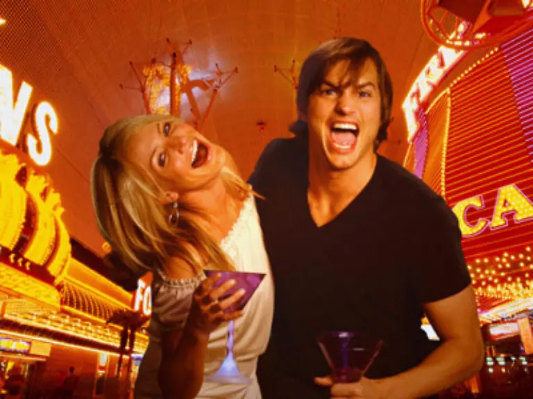 und-verbringen-eine-gemeinsame-wilde-Partynacht-mit-Endstation-Wedding-Chapel