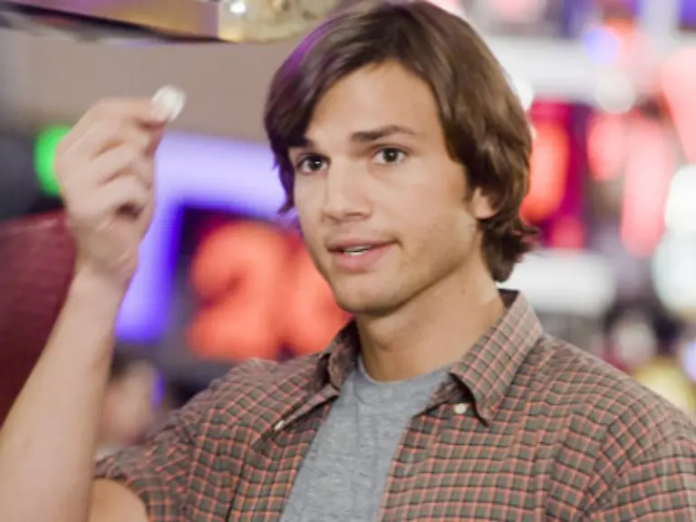 Jack-wirft-Joys-letzten-Quarter-in-einen-einarmigen-Banditen