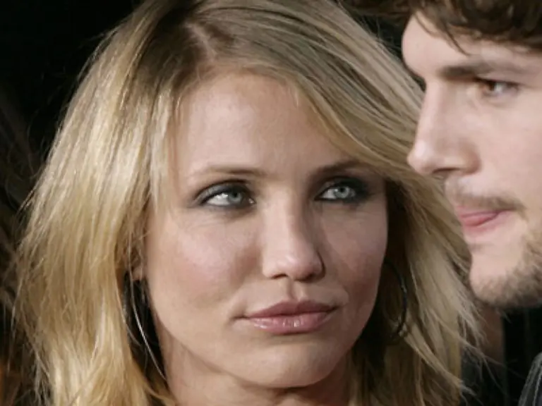 liess-die-Geruechtekueche-weiter-brodeln-und-warf-die-Frage-auf-ob-da-nicht-doch-mehr-am-Set-gelaufen-ist-wenn-die-Kameras-aus-waren