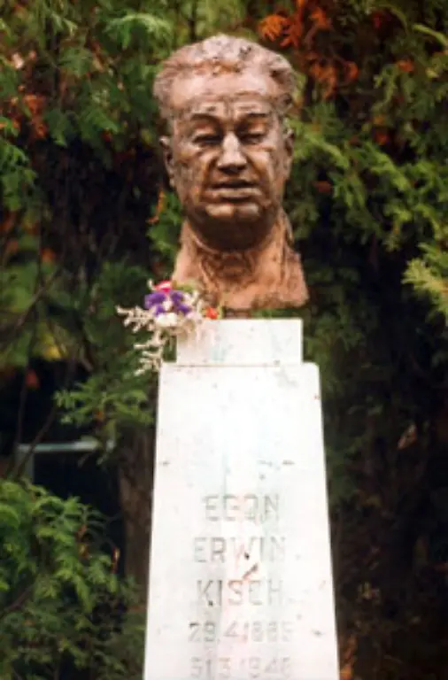 Als-einer-der-Ersten-macht-er-die-Terror-Verbrechen-der-Nationalsozialisten-publik-Er-lebt-anschliessend-in-Prag-und-Paris-im-Exil-kaempft-im-Spanischen-Buergerkrieg-geht-in-die-USA-und-nach-Mexiko-Nach-seiner-Rueckkehr-stirbt-er-1948-in-Prag