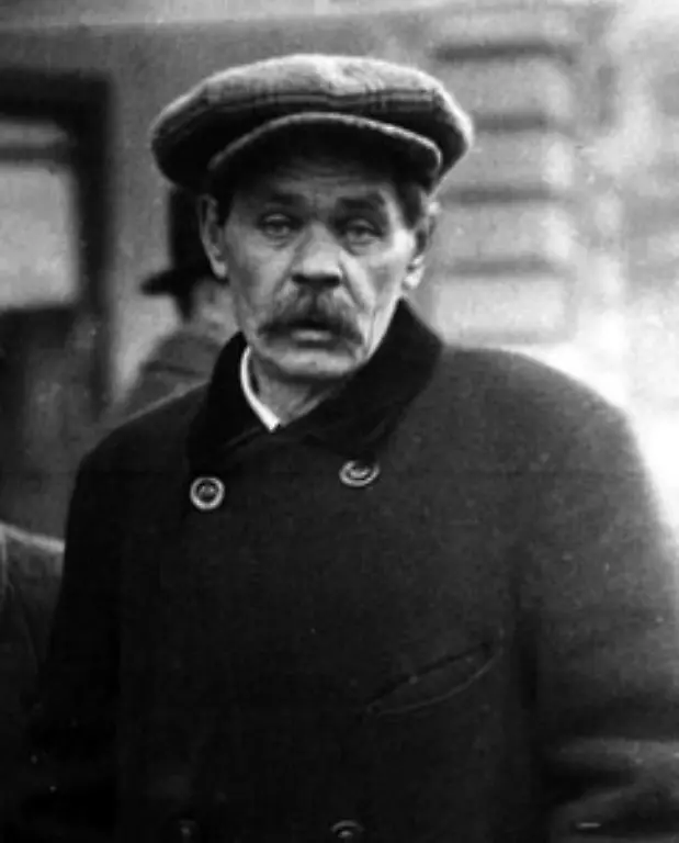 Auch-die-Werke-vieler-russischer-bzw-sowjetischer-Autoren-wie-Maxim-Gorki-werden-in-die-Flammen-geworfen