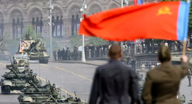 bei-der-erstmals-seit-dem-Ende-der-Sowjetunion-vor-17-Jahren-Panzer
