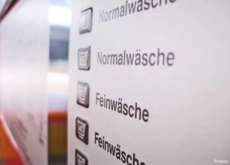 Darueber-hinaus-haben-Untersuchungen-der-Universitaet-Bonn-ergeben-dass-eine-neue-Waschmaschine-beim-Einsatz-eines-40-C-Programms-fuer-Buntwaesche-heute-eine-Waschleistung-erzielt-die-mit-einem-15-Jahre-alten-Geraet-erst-mit-dem-60-C-Programm-erreicht-wird