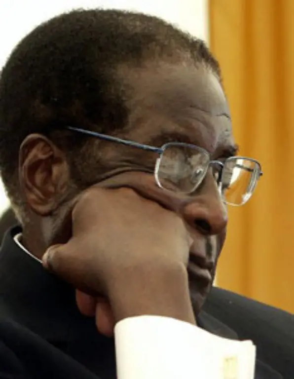 Fuer-kurze-Zeit-sah-es-so-aus-als-wuerde-Simbabwes-greiser-Herrscher-Robert-Mugabe-das-Handtuch-werfen