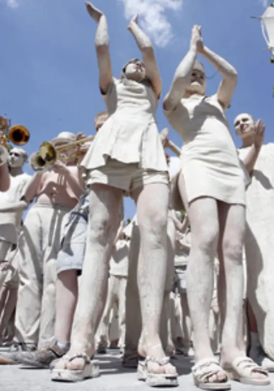 den-13-Strassenumzug-des-Karnevals-der-Kulturen-in-Berlin