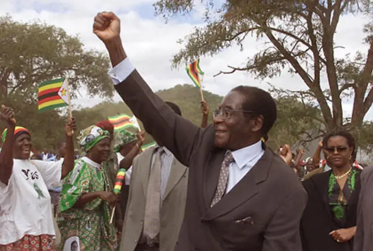 Dabei-musste-sich-Robert-Mugabe-frueher-einmal-nicht-um-Anhaenger-sorgen-Einst-galt-er-als-die-Hoffnung-des-Landes