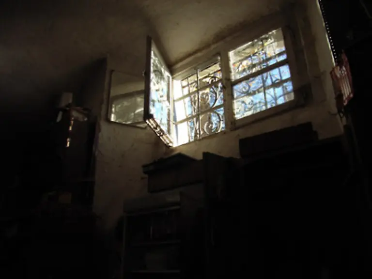 Und-so-fristen-zahlreiche-Brotbackautomaten-Eierkocher-und-Crepe-Platten-den-Rest-ihrer-Tage-im-Keller-oder-auf-dem-Dachboden-wo-sie-sehnsuchtsvoll-ihrer-Reaktivierung-harren