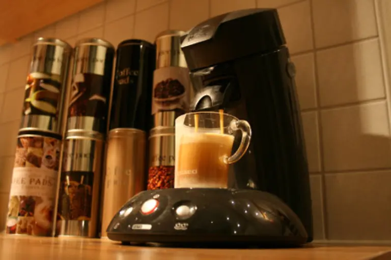 Fuer-noch-mehr-Platznot-im-Kellerregal-koennten-bald-Kaffeeautomaten-und-Entsafter-sorgen-Die-sind-derzeit-besonders-angesagt-hat-der-Bundesverband-fuer-den-gedeckten-Tisch-Hausrat-und-Wohnkultur-ja-den-gibt-es-wirklich-festgestellt