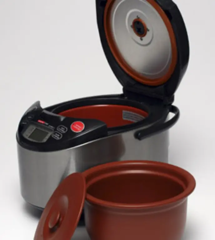 Auch-zur-Zubereitung-von-Reis-erscheint-ein-simpler-Topf-nicht-jedem-hinreichend-Es-muss-schon-der-Reiskocher-mit-Abschaltautomatik-und-Warmhaltefunktion-sein