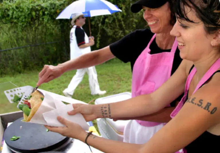 und-die-Crepe-Platte-ihren-Weg-in-den-Haushalt-gefunden-Mit-der-lassen-sich-in-Sekundenschnelle-hauchduenne-Crepes-herstellen