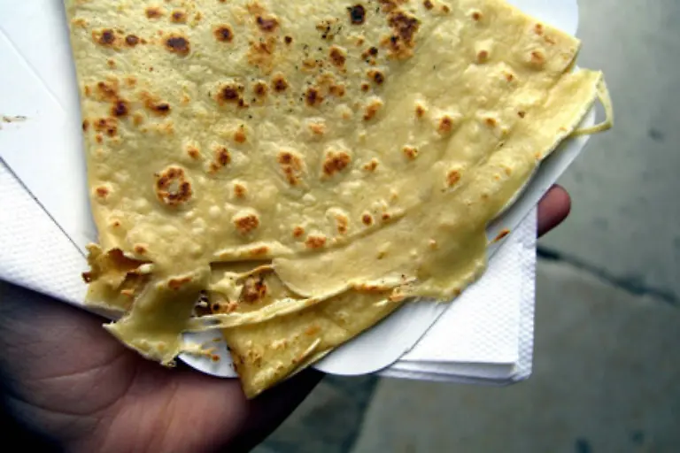 Doch-nach-dem-Kauf-merkt-man-dass-sich-der-Crepe-Hunger-immer-nur-bei-Besuchen-auf-dem-Rummel-einstellt