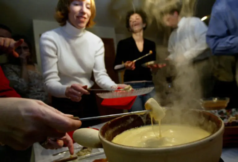 Das-Fondue-Set-feiert-wenigstens-zu-Silvester-ein-kurzes-Comeback