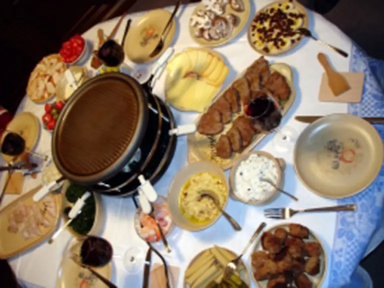 Und-auch-der-Raclette-Grill-wird-zu-besonderen-Gelegenheiten-reaktiviert