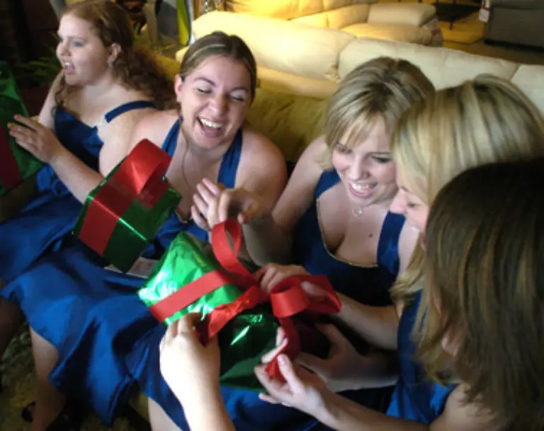 Schliesslich-ist-es-heute-nicht-einfach-ein-Praesent-zu-finden-das-der-Beschenkte-nicht-schon-hat-Und-da-sind-vermeintlich-originelle-Loesungen-wie-Teeautomaten-und-Popcornmaschinen-hochwillkommen