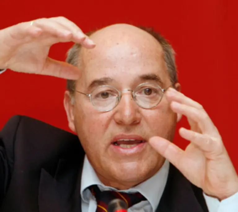 Und-Gysi-erklaerte-seine-Bereitschaft-als-Spitzendkandidat-fuer-die-Bundestagswahl-2005-zu-kandidieren