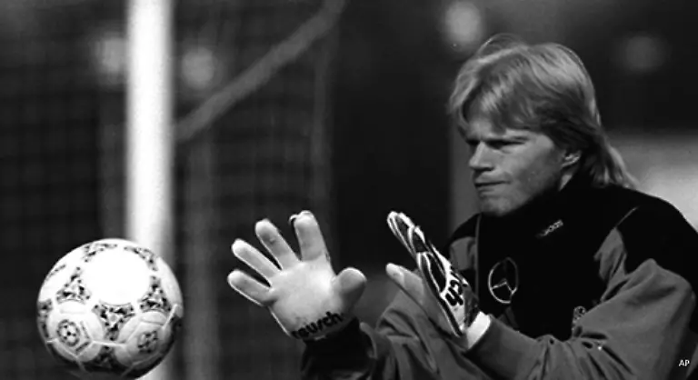Oliver-Kahn-ist-ein-Kind-der-80er-Jahre-und-deshalb-wie-jeder-gute-Teenager-damals-besonders-von-den-Hollywood-Filmen-seiner-fruehen-Jugend-gepraegt