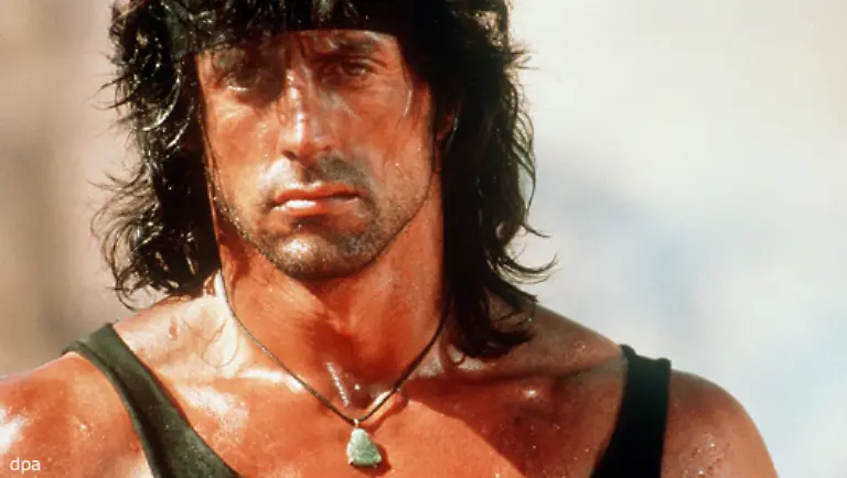 Rambo-handelt-von-einem-krankhaft-gereizten-quasi-unbezwingbaren-schwer-traumatisierten-Vietnam-Veteranen-dessen-Seelenschmerz