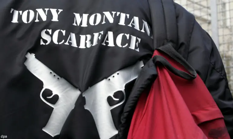 Immerhin-wird-er-am-Ende-des-Films-mit-einer-Schrotflinte-hingerichtet