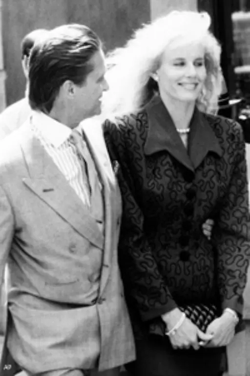 In-Wall-Street-geht-es-um-einen-gut-angezogenen-skrupellosen-Unternehmenspluenderer-l-dessen-Eitelkeit-nur-noch-von-seinem-Duenkel-uebertroffen-wird