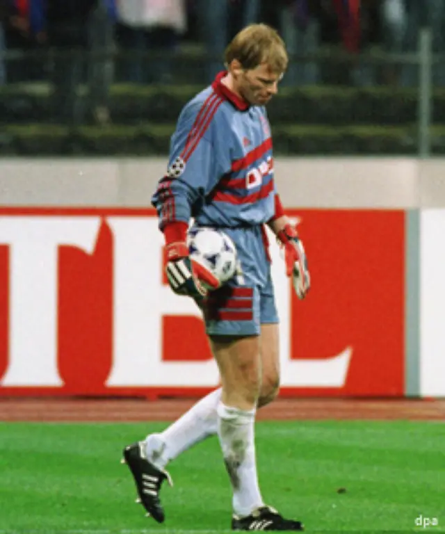 Bei-Champions-League-Auftritten-fiel-Kahn-immer-wieder-als-bester-Mann-im-Bayern-Trikot-auf