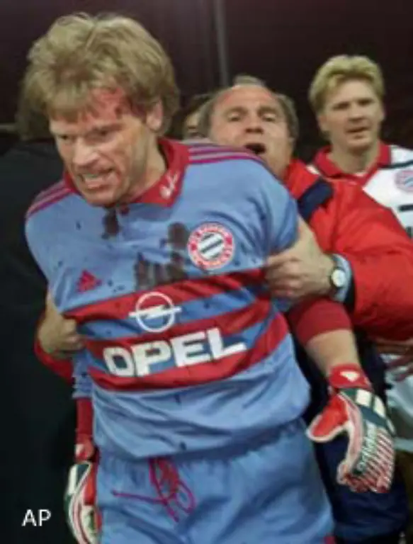 um-die-Aufmerksamkeit-der-Medien-und-der-Spieler-nur-fuer-einen-kurzen-Moment-auf-sich-zu-lenken-Spaetestens-nach-dem-Sieg-in-der