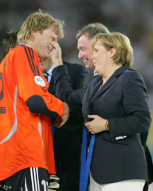 Kahn-brauchte-insgesamt-mindestens-drei-grosse-Fernsehauftritte-um-das-Etikett-des-vom-Ehrgeiz-zerfressenen-Soziopathen-langsam-zu-korrigieren-und-von-seinem-Trikot-herunterzuwaschen