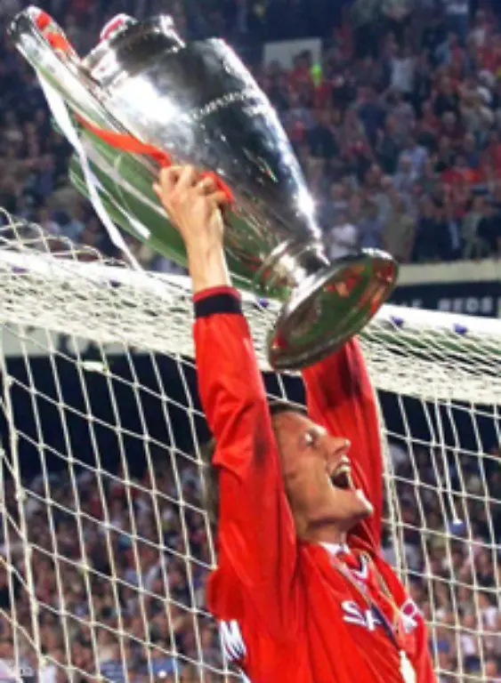 Als-Kahn-sich-im-Champions-League-Finale-1999-in-der-Nachspielzeit-zwei-Tore-von-Teddy-Sheringham-91-Minute-im-Bild-und-Ole-Gunnar-Solskjaer-93-Minute-einfing