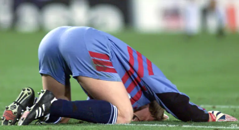 war-nach-dem-Abpfiff-das-zweite-Gesicht-des-Olli-Kahn-erstmalig-kurz-fuer-Gegner