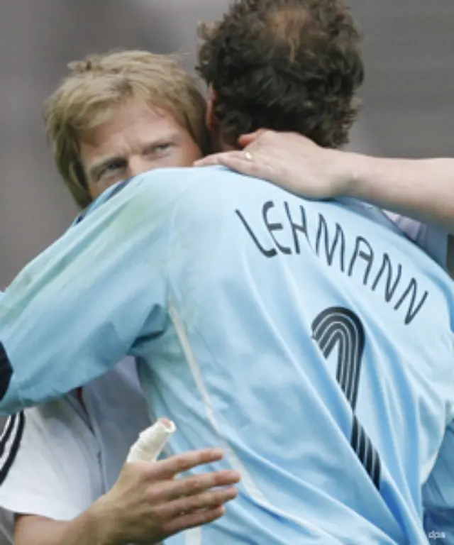 Nachdem-die-Argentinier-nach-Hause-geschickt-waren-folgte-die-mediale-Inszenierung-von-Kahns