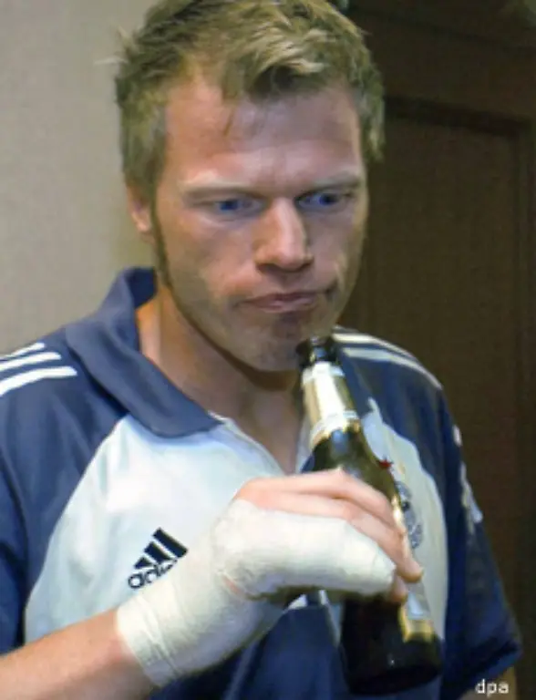 Er-hatte-zum-Teil-auch-selbst-Schuld-denn-er-liess-sich-nach-der-auszehrenden-WM-2002-und-dem-folgenden-Titanen-Bullshit-des-Boulevards-einmal-mehr-zu-menschlichen-Reaktionen-hinreissen