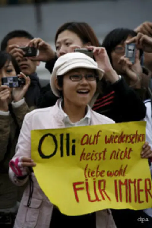 Kahn-suhlte-sich-nach-der-WM-in-Asien-satt-und-zufrieden-in-der-oeffentlichen-Aufmerksamkeit