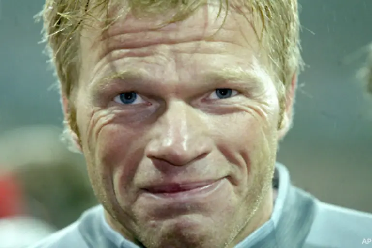 Und-Menschlichkeit-ist-das-wichtigste-Imageziel-das-mit-der-Marke-Oliver-Kahn-derzeit-medienwirksam-mit-unzaehligen-Interviews-abseits-des-Fussballplatzes-verfolgt-wird