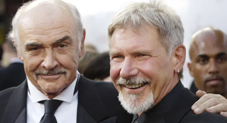Fuer-kein-gutes-Zeichen-halten-manche-beispielsweise-Aeusserungen-des-Produzenten-Frank-Marshall-in-Blickpunkt-Film-ueber-die-Arbeit-am-Kristallschaedel-Es-ist-als-wuerde-man-eine-gut-geoelte-Maschinerie-bedienen