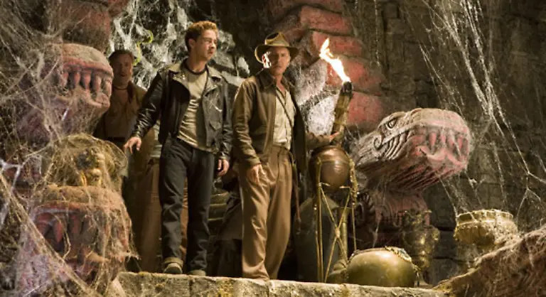 Ein-anonymer-Blogger-aetzt-beispielsweise-das-sei-der-Indiana-Jones-Film-den-man-befuerchtet-habe-der-Dschungel-sehe-aus-wie-Plastik-und-die-Scherze-ueber-das-fortgeschrittene-Alter-von-Mr-Jones-kaemen-ziemlich-muede-daher