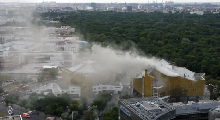 Ein-Schwelbrand-unter-dem-Dach-hat-die-Berliner-Philharmonie-schwer-beschaedigt