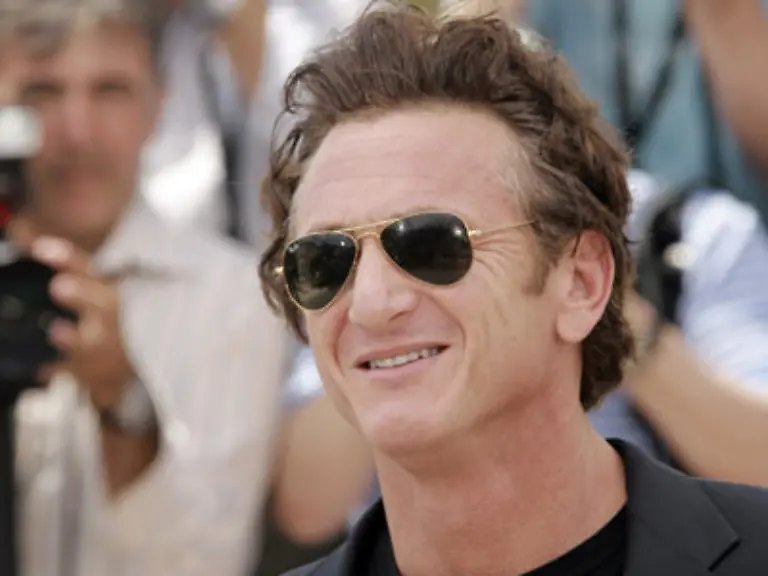 Ja-und-Sean-Penn-hat-sie-sich-mal-ausgeborgt-damit-sie-ihm-bei-der-Entscheidungsfindung-hilft
