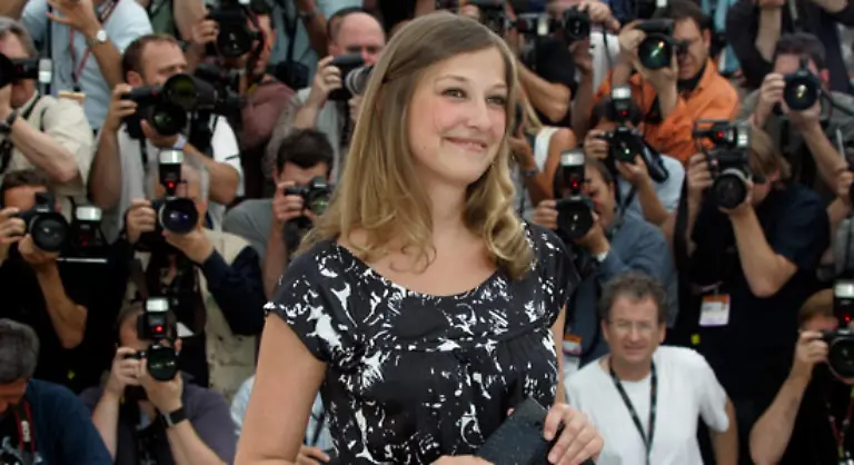 Beobachter-in-Cannes-sind-begeistert-denn-unsere-Alexandra-Maria