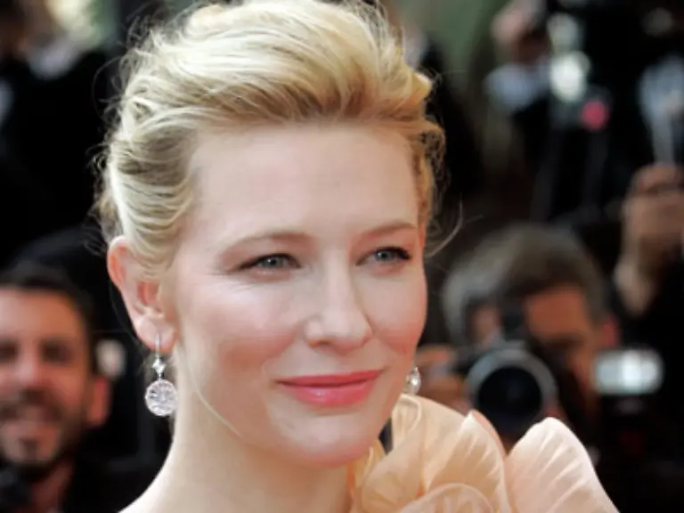 Und-Cate-Blanchett-hat-ihren-grossen-Auftritt-als-wieder-erschlankte-und-wieder-erblondete-fuer-Indy-trug-sie-als-Boesewichtin-eine-schwarze-Bob-Frisur-mittlerweile-Dreifach-Mutter