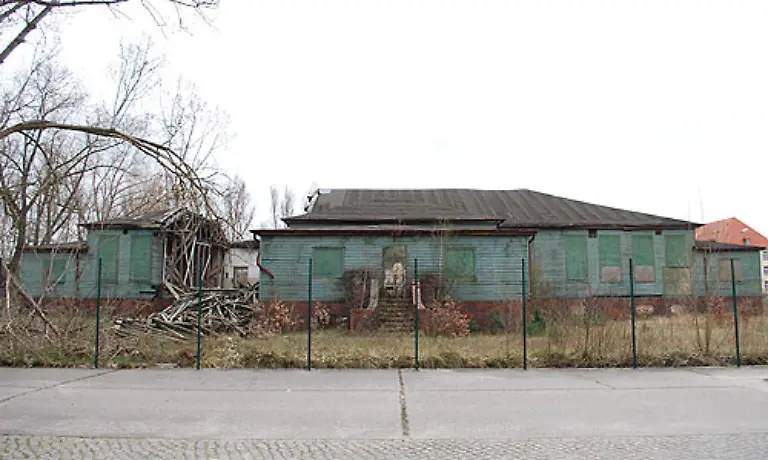 Die-Wachmannschaften-der-SS-wurden-hier-ausgebildet-die-Lager-des-Vernichtungssystems-verwaltet-Zahlreiche-fuehrende-SS-Schergen-wurden-spaeter-Kommandanten-von-Vernichtungslagern-wie-Treblinka-oder-Auschwitz-Im-Bild-das-Truppen-Kasino