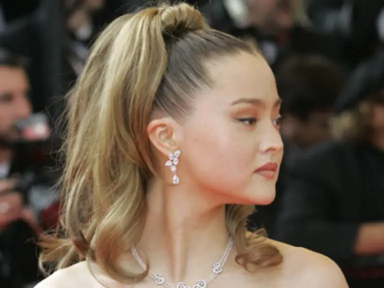 Man-cannes-seinen-hochnaesigsten-Blick-spazieren-fuehren