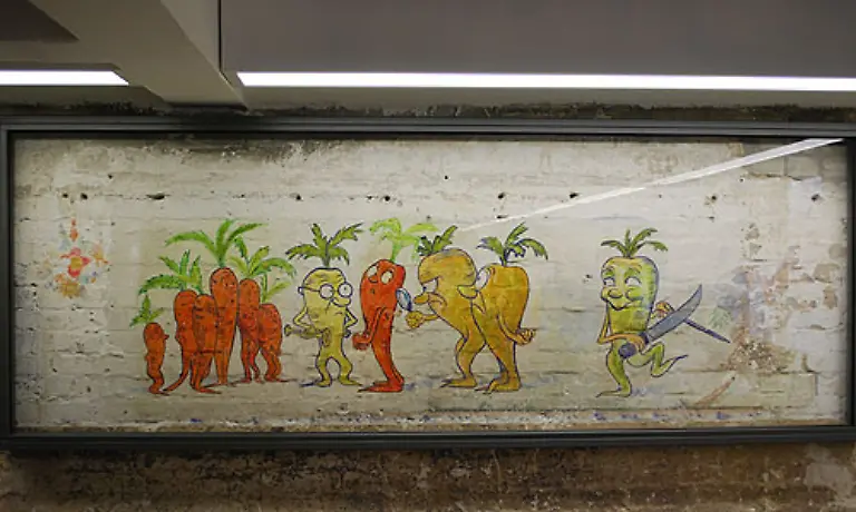 Bei-genauerem-Hinsehen-zeigen-sie-jedoch-die-Qualen-und-Peinigungen-die-die-Gefangenen-im-Lager-ertragen-mussten