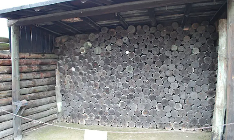 Auch-eine-Gruppe-von-17-luxemburgischen-Polizisten-wurde-hier-hingerichtet-Sie-hatten-sich-geweigert-in-den-Dienst-der-Nazis-zu-treten