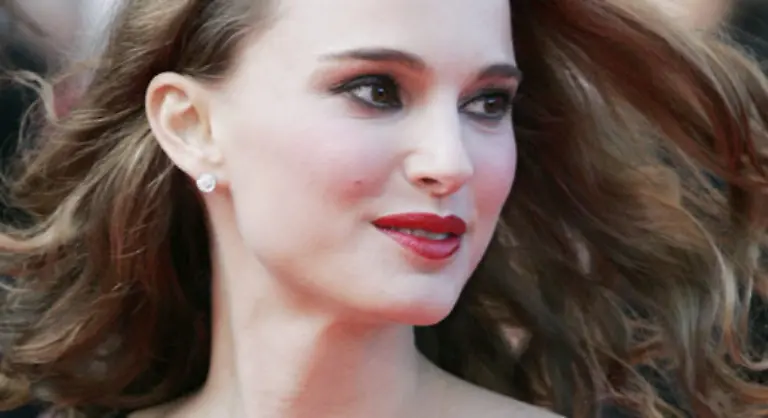 Natalie-Portman-mit-Apfelbaeckchen