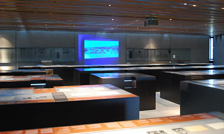 Die-Ausstellung-ueber-das-sowjetische-Speziallager-das-von-1945-bis-1950-existierte-Misshandlungen-blieben-hier-die-Ausnahme-Insgesamt-wurden-60-000-Personen-gefangen-gehalten-von-denen-12-000-an-Unterernaehrung-und-Krankheiten-starben