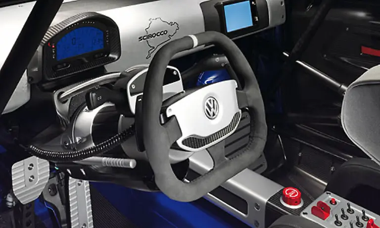 Innen-ist-die-Racingversion-des-Scirocco-eine-reine-Fahrmaschine-Sportlicher-Minimalismus-herrscht-vor