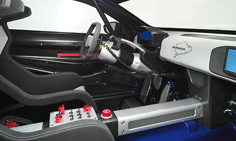 Aber-Finger-weg-von-den-Knoepfen-Der-Scirocco-GT24-startet-am-Samstag-beim-24-Stunden-Rennen-auf-dem-Nuerburgring-zu-seinem-ersten-Einsatz-im-Motorsport