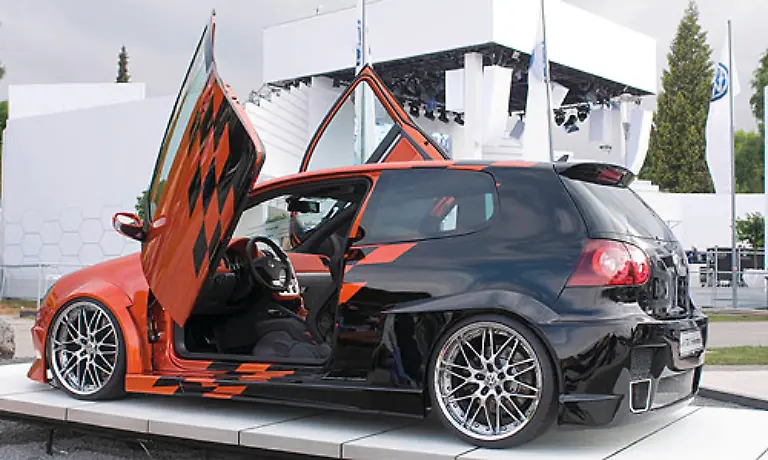 Von-BBS-einem-der-Sponsoren-des-Treffens-kommen-die-Felgen-Die-Studie-duerfte-viele-der-angereisten-Tuning-Fans-inspirieren